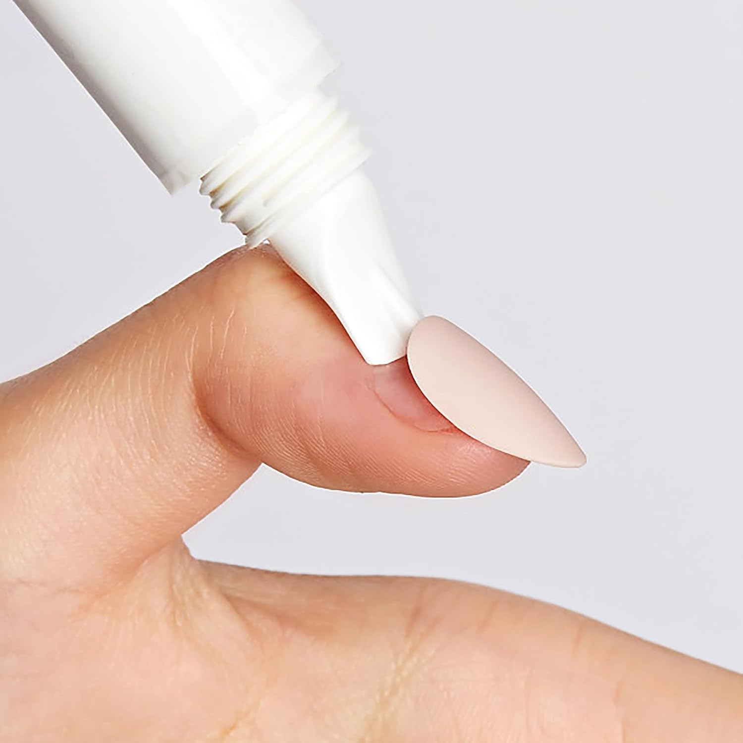 KISS Glue OFF instant press on nail remover bottle with slim chisel tip - 3